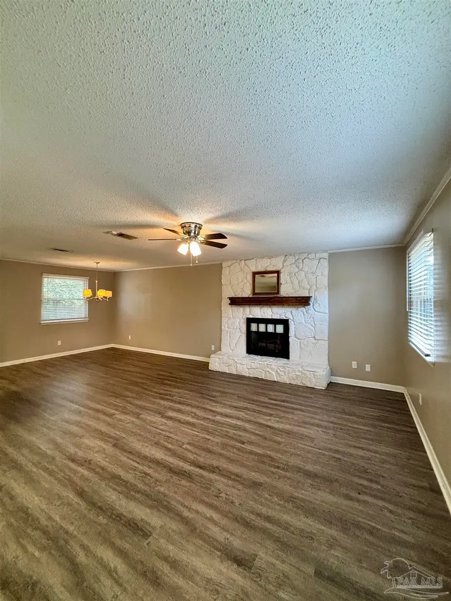 2912 Breckenridge Dr, Pensacola, FL 32526 - Image #3