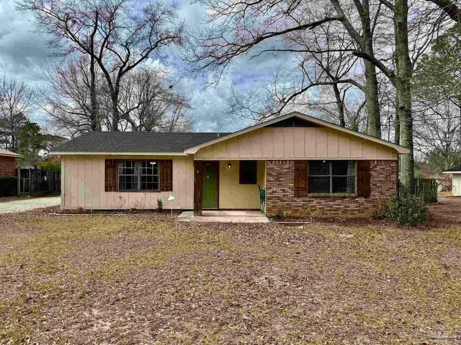 104 Thorndale Pl, Atmore, AL 36502 - #2