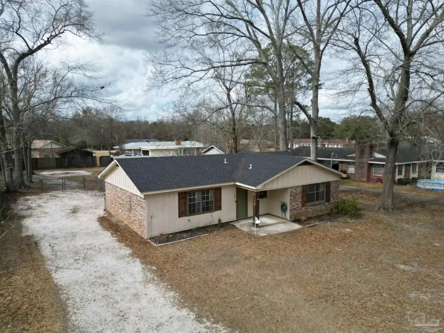 104 Thorndale Pl, Atmore, AL 36502 - #3