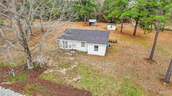 1950 Christian Home Dr, Mcdavid, FL 32568