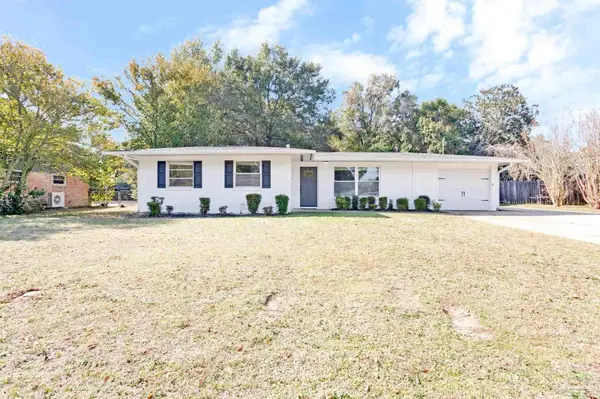 6021 Forest Glen Dr, Pensacola, FL 32504
