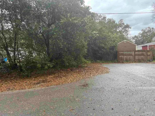 8600 Handicare St, Pensacola, FL 32514