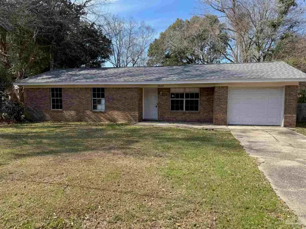 2002 Woodbury Dr, Cantonment, FL 32533