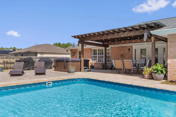 2381 Tumbleweed Dr, Navarre, FL 32566