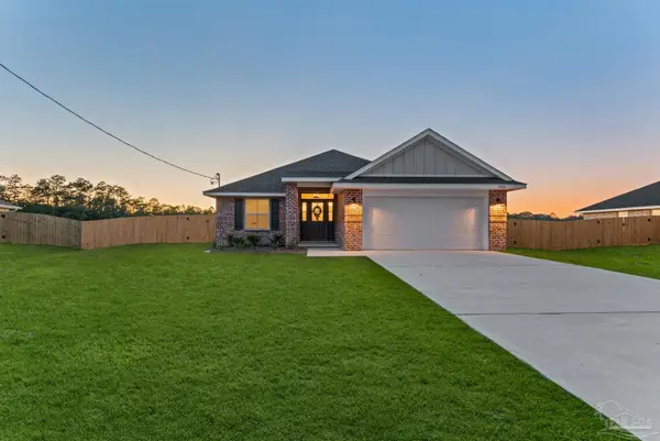 7961 Twin Lake Dr, Milton, FL 32583