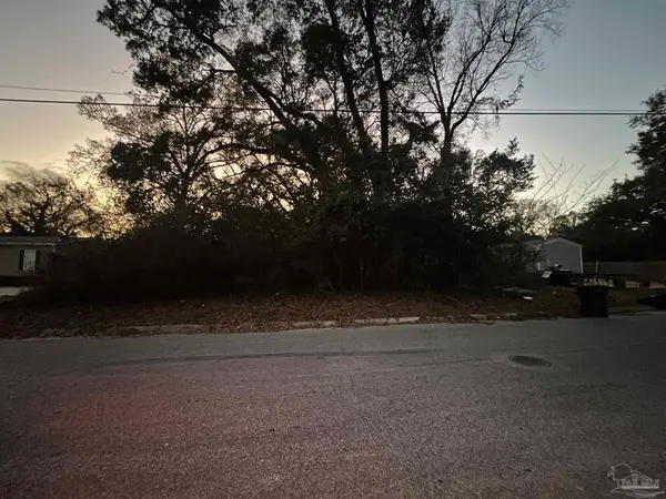 8500 Vickie St, Pensacola, FL 32514