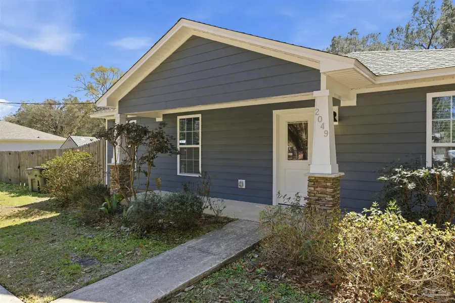2049 N Roberts Cir, Gonzalez, FL 32534 - #2