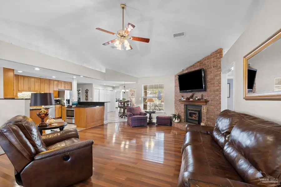 3205 Windmill Cir, Cantonment, FL 32533 - #3