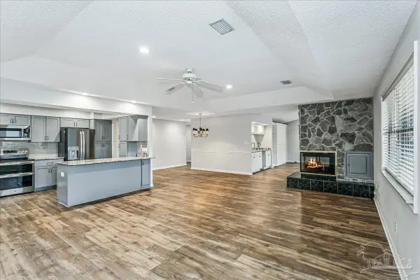 5073 Leeward Dr, Pensacola, FL 32507