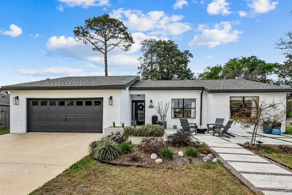 975 Grand Canal St, Gulf Breeze, FL 32563