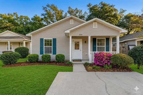 6044 Champion Oaks Dr, Pensacola, FL 32526