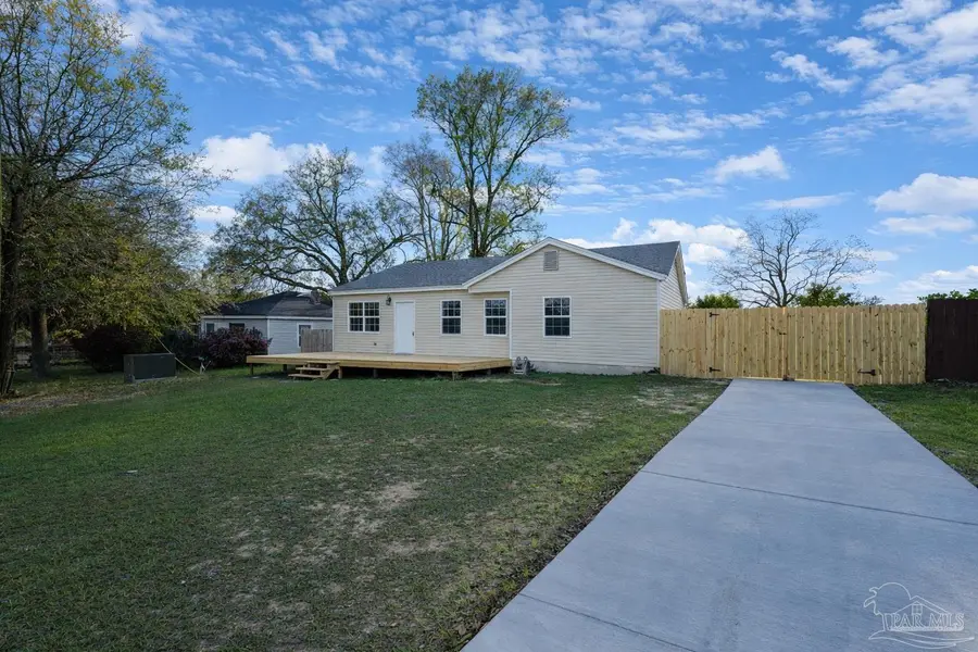 132 Elm St, Pensacola, FL 32506 - #2