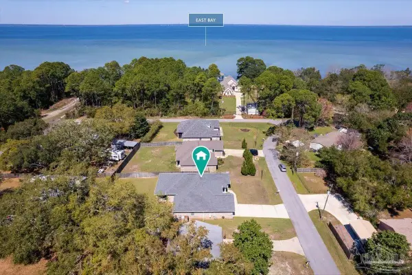 1911 Ladybird Ln, Gulf Breeze, FL 32566