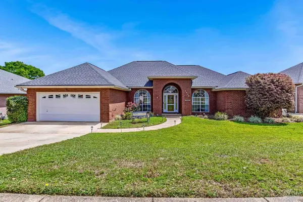 2822 Frederick St, Cantonment, FL 32533