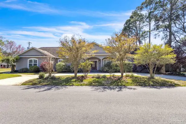 175 Camelia St, Gulf Breeze, FL 32561