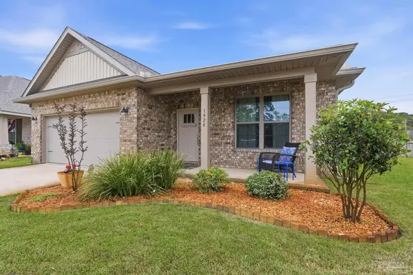 1928 Cambridge Park Dr, Gulf Breeze, FL 32563