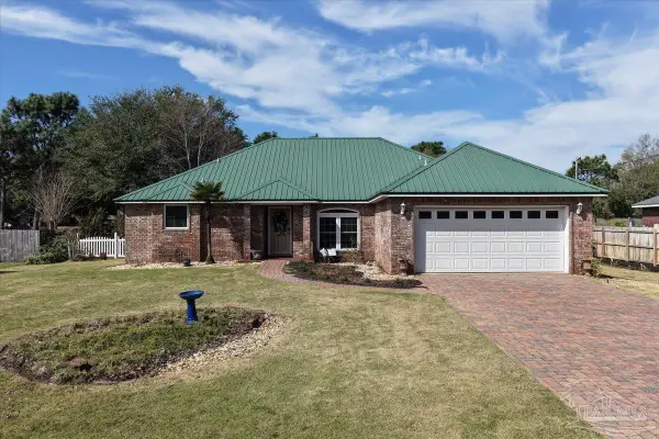 1933 Seahawk Ln, Navarre, FL 32566