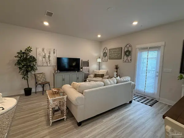 9539 Nature Creek Cir, Pensacola, FL 32526