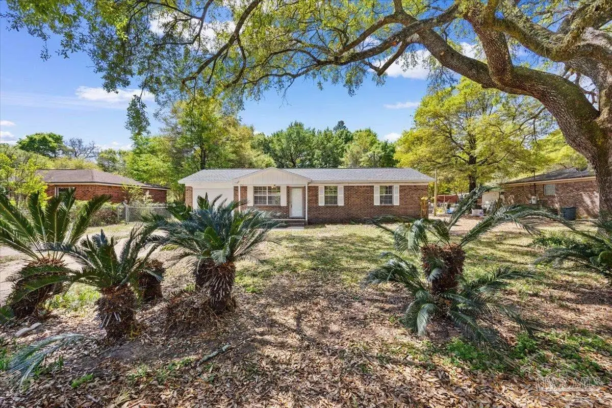 5633 Collinswood Dr, Milton, FL 32583 - #1