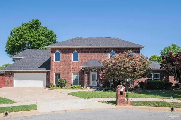 5922 Hermitage Dr, Pensacola, FL 32504