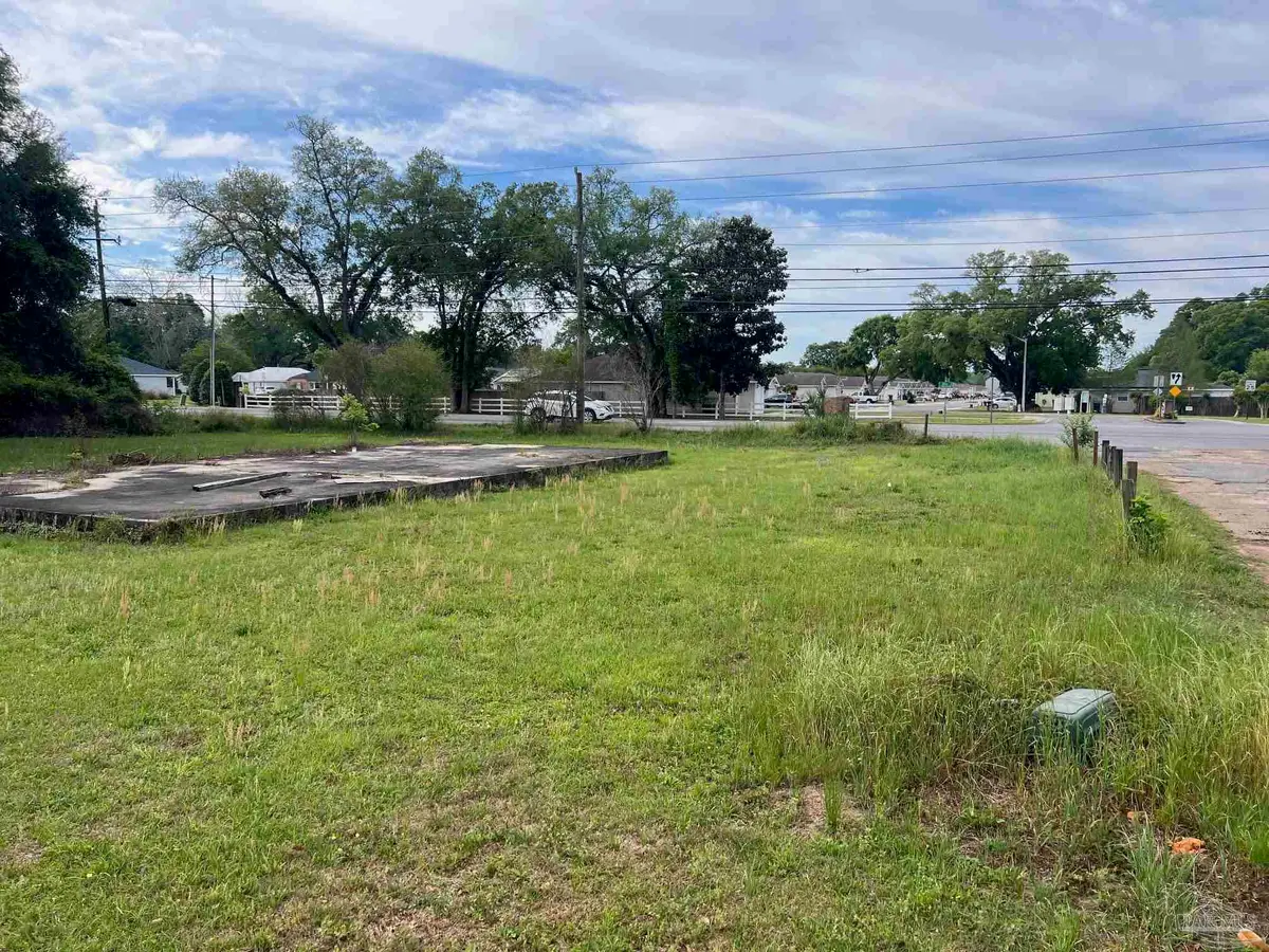 8100 Stonebrook Dr, Pensacola, FL 32514 - #1