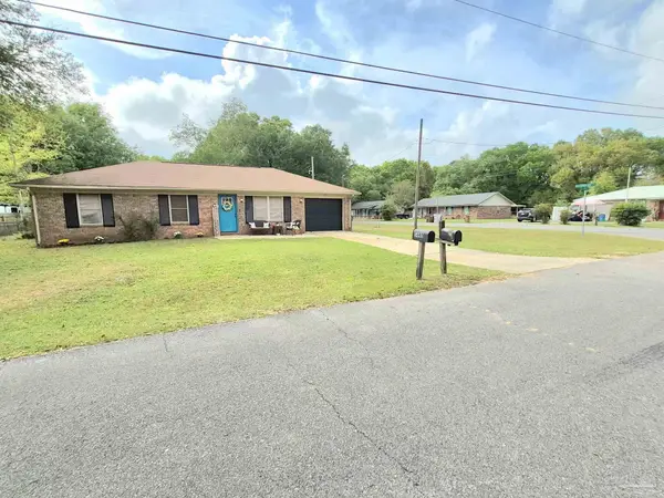 5441 Gwen Ln, Pace, FL 32571