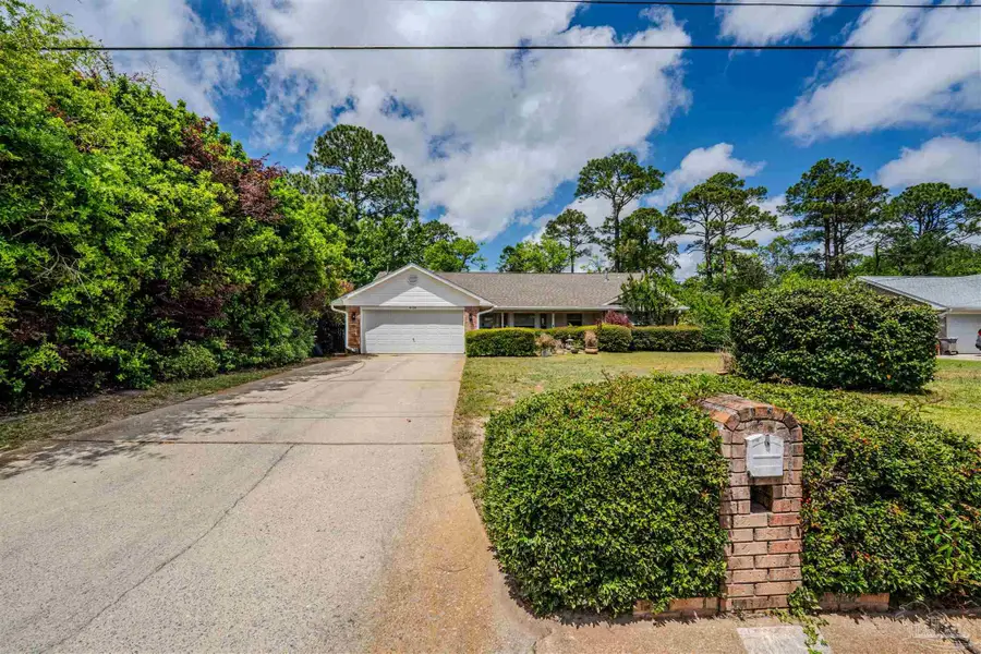 8126 Sedgefield Dr, Pensacola, FL 32507 - #2
