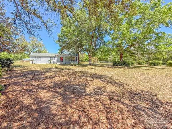 10000 Shangri La West Rd, Milton, FL 32583
