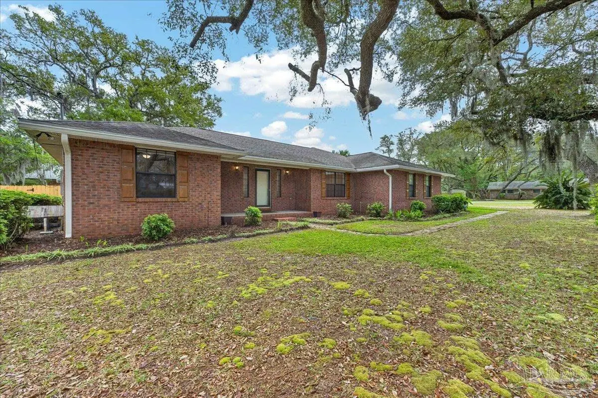 56 Warwick Dr, Shalimar, FL 32579 - #1