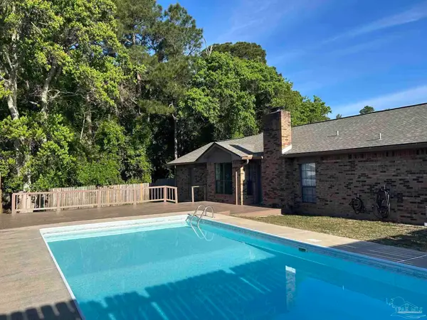 151 Deville Dr, Mary Esther, FL 32569