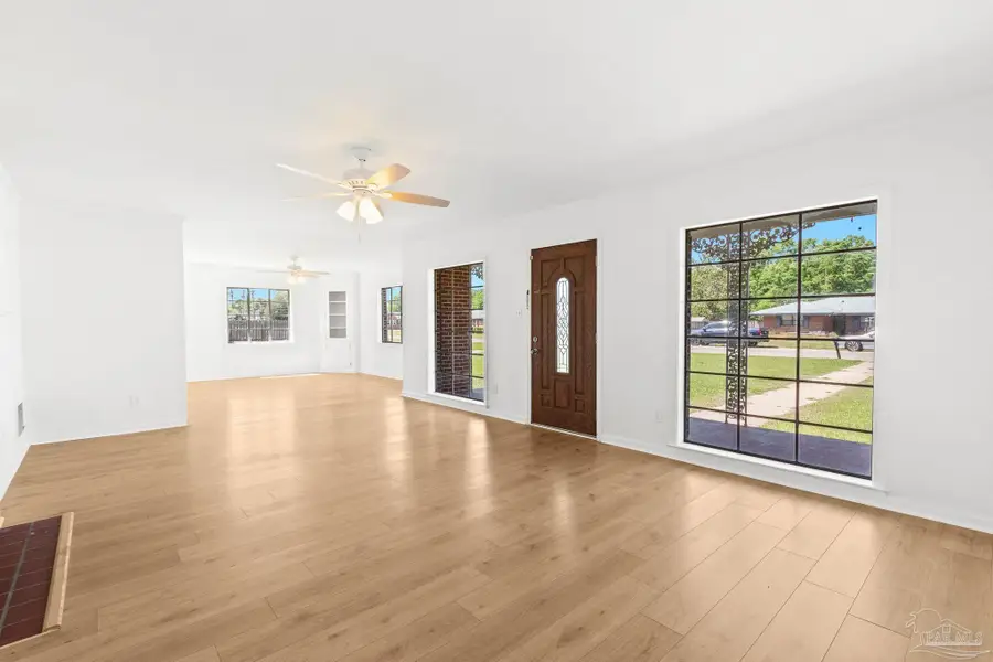 402 E Poplar St, Atmore, AL 36502 - #3