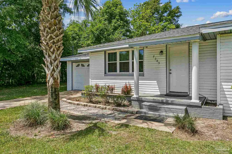 7245 Lockhart St, Pensacola, FL 32526 - #2