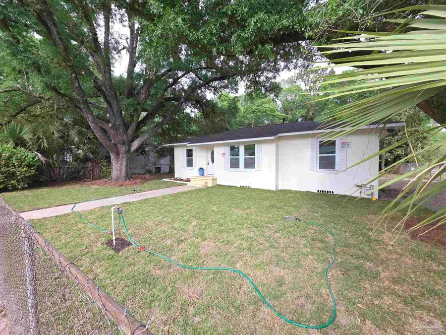 302 Dixie St, Crestview, FL 32536 - #3