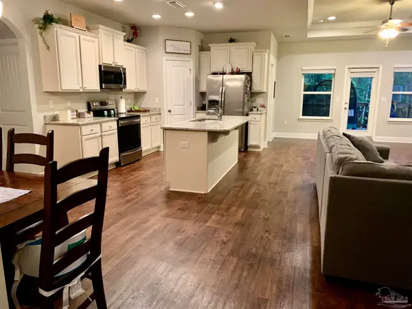 2598 Caldwell Cir, Pace, FL 32571