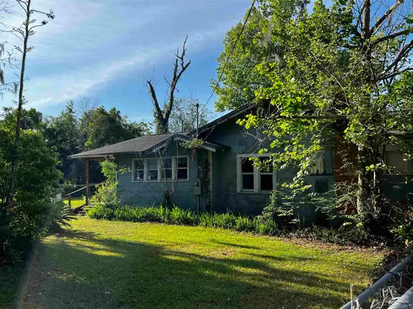 5284 Broad St, Milton, FL 32570