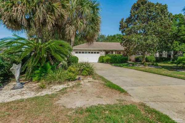 2034 Bayou Dr, Navarre, FL 32566