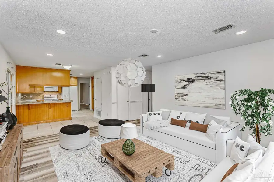 1960 Woodbridge Dr, Pensacola, FL 32514 - #2