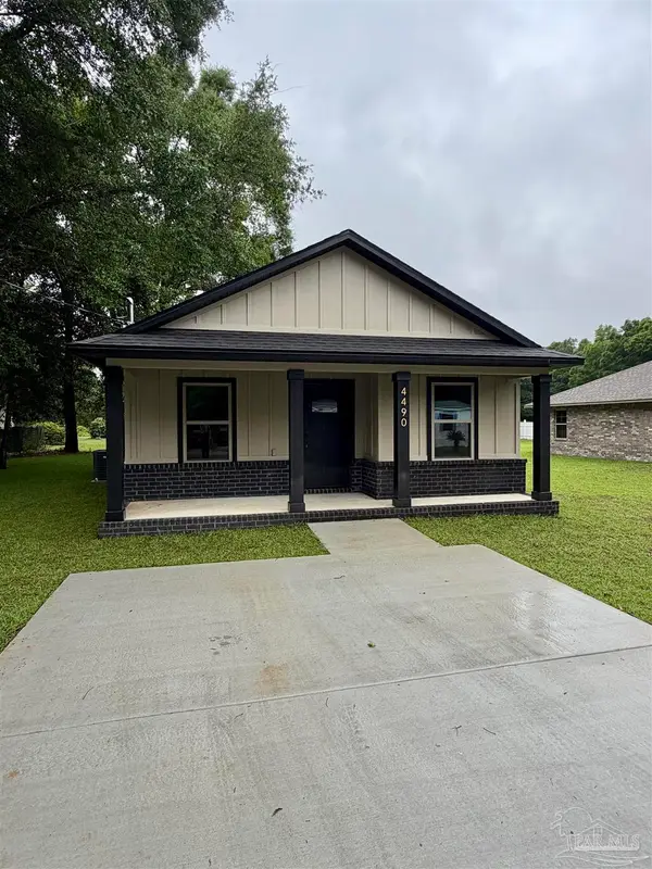 4490 Oak Ln, Milton, FL 32570