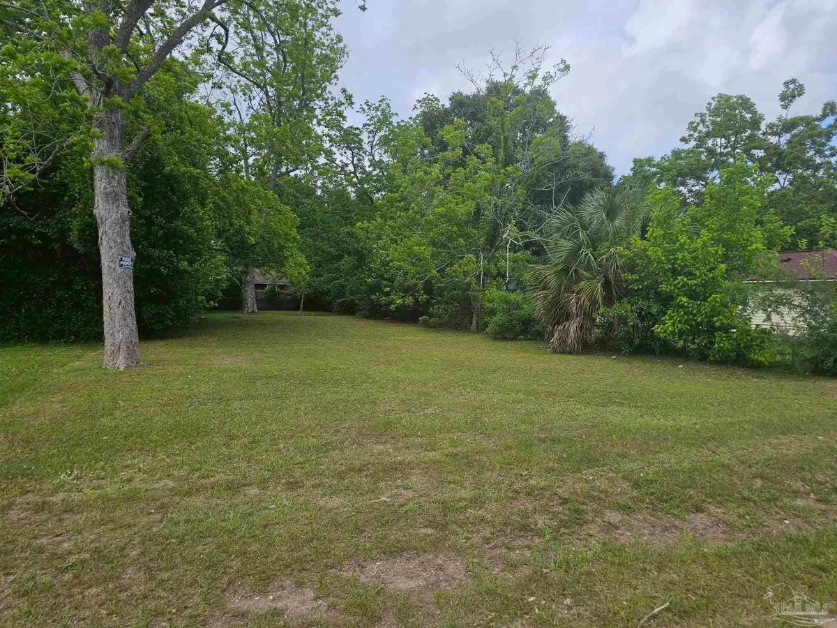 2414 W Yonge St, Pensacola, FL 32505 - #1