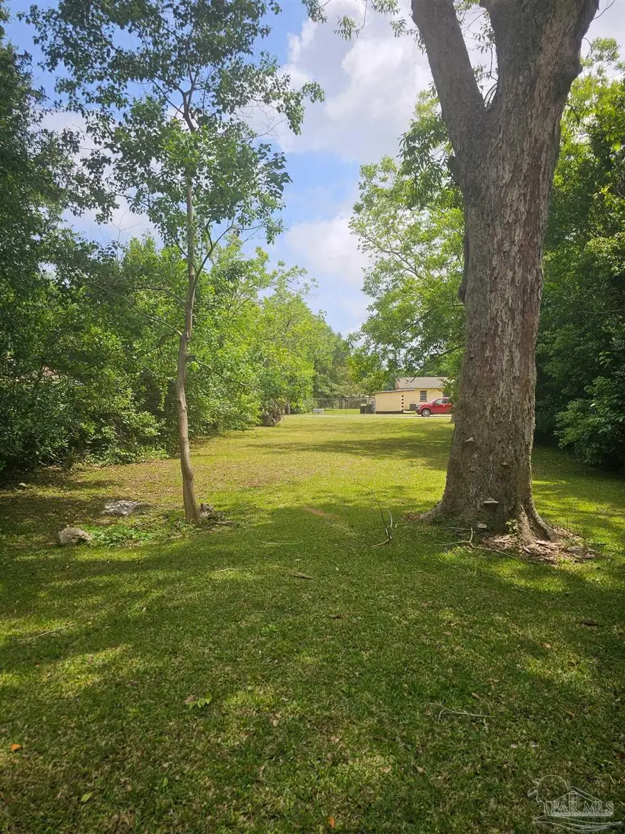 2414 W Yonge St, Pensacola, FL 32505 - #2