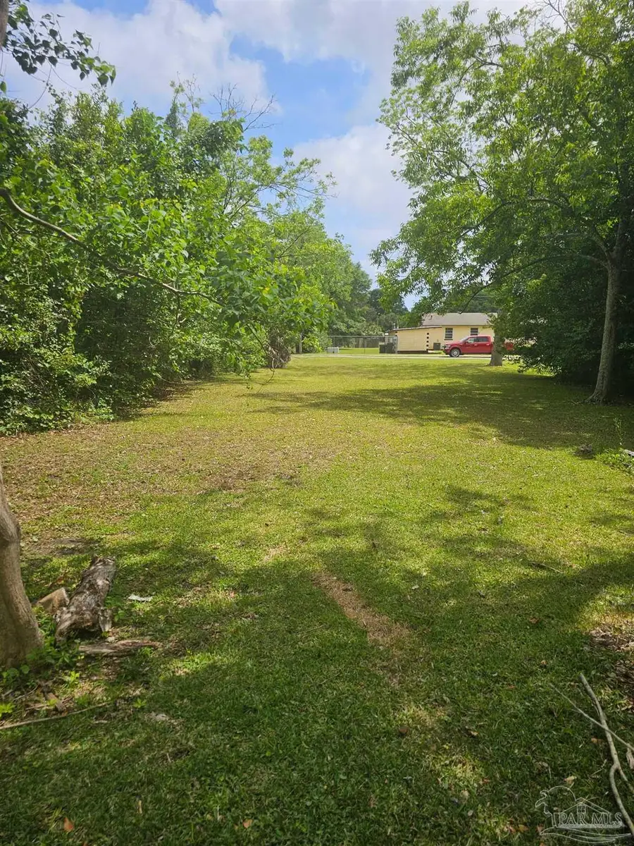 2414 W Yonge St, Pensacola, FL 32505 - #3