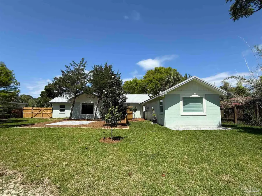 605 Edgewater Dr, Pensacola, FL 32507 - #2