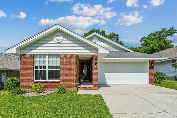 1229 Greystone Ln, Pensacola, FL 32514