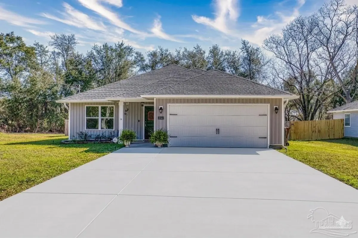 4758 W Lynn Dr, Milton, FL 32583 - #1