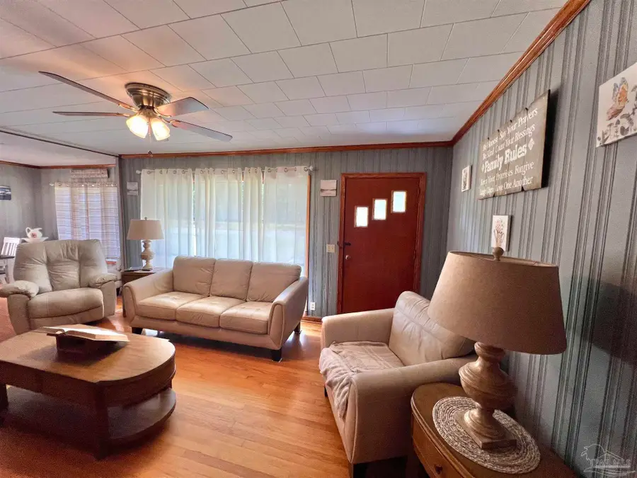 707 E Horner St, Atmore, AL 36502 - #3