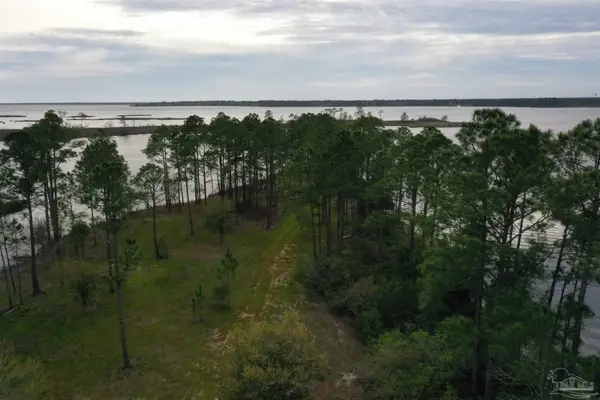7999 Virginia Ln, Milton, FL 32583