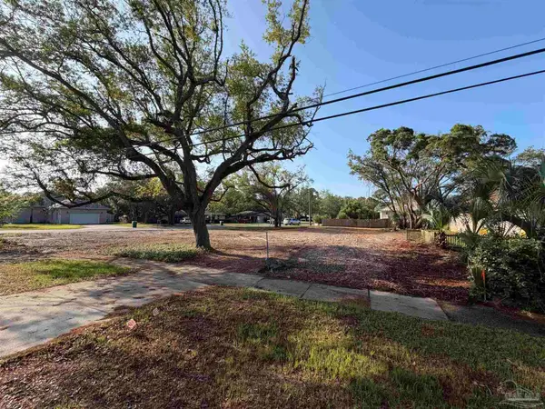 401 Fairpoint Dr, Gulf Breeze, FL 32561