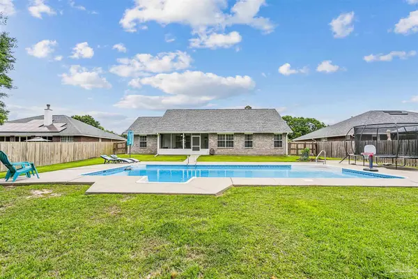 1543 Twin Pines Cir, Cantonment, FL 32533
