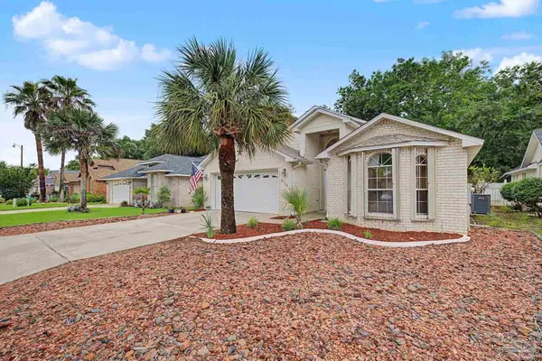 2928 Hidden Bay Blvd, Navarre, FL 32566