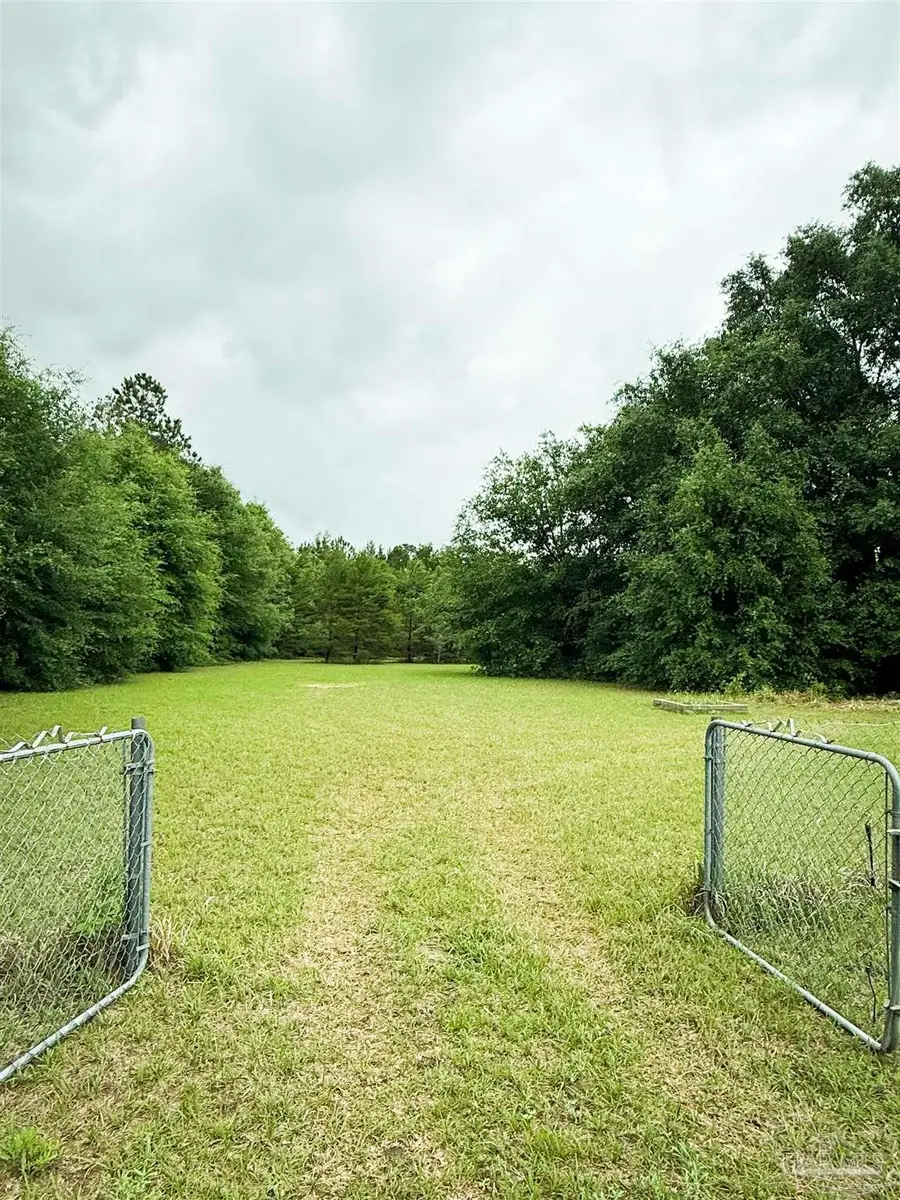 5208 Green Springs Dr, Milton, FL 32583 - #3